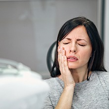 Woman visiting dentist’s office for a toothache